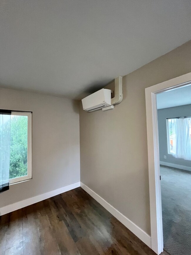 Building Photo - 3 bedroom 3 bathroom home in Lemon Grove! ...