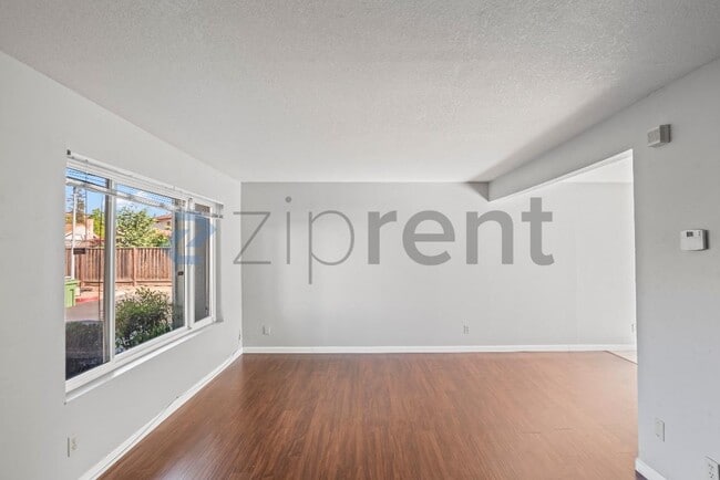 Building Photo - Unit 38605