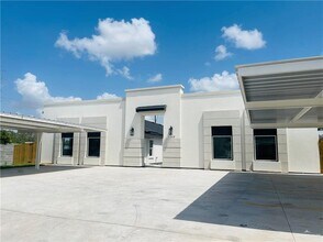 Building Photo - 11 Sugar Gdn Dr