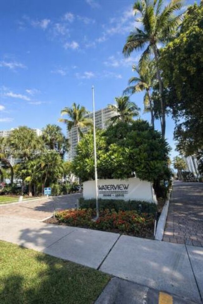 Foto del edificio - 20505 E Country Club Dr