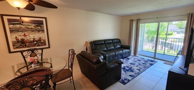 Foto del edificio - 207 Tropic Isle Dr