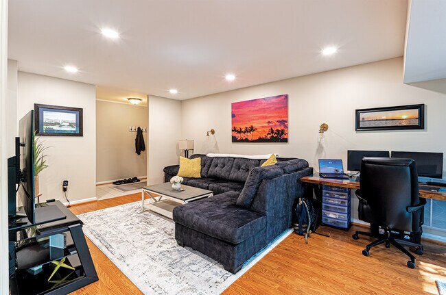 Building Photo - 2037 Royal Fern Ct