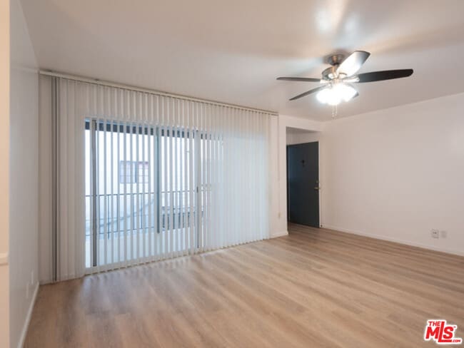 Building Photo - 422 Arnaz Dr