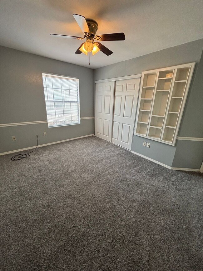Foto del edificio - 301 Settlers Park Dr
