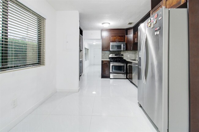 Building Photo - 6641 SW 42nd St