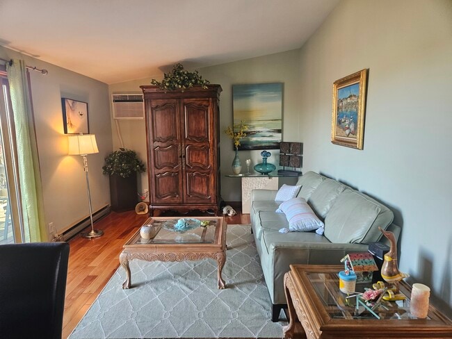 Upstairs Livingroom - S818 Goldfinch Ct