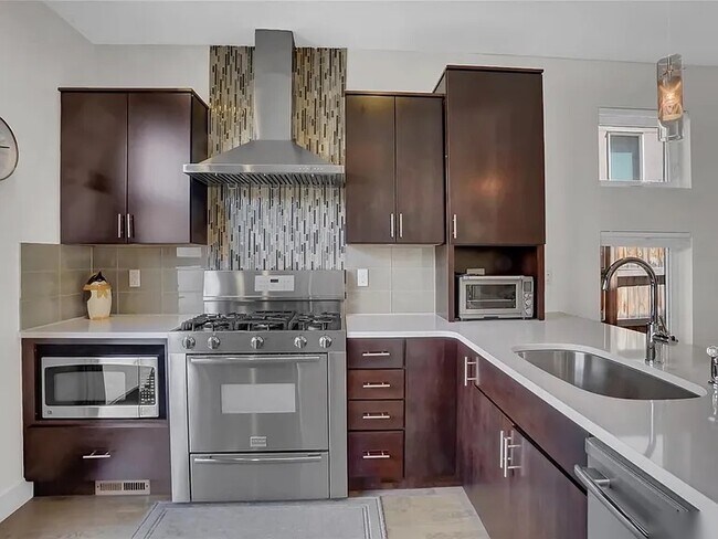 Foto del edificio - 2713 Grove St