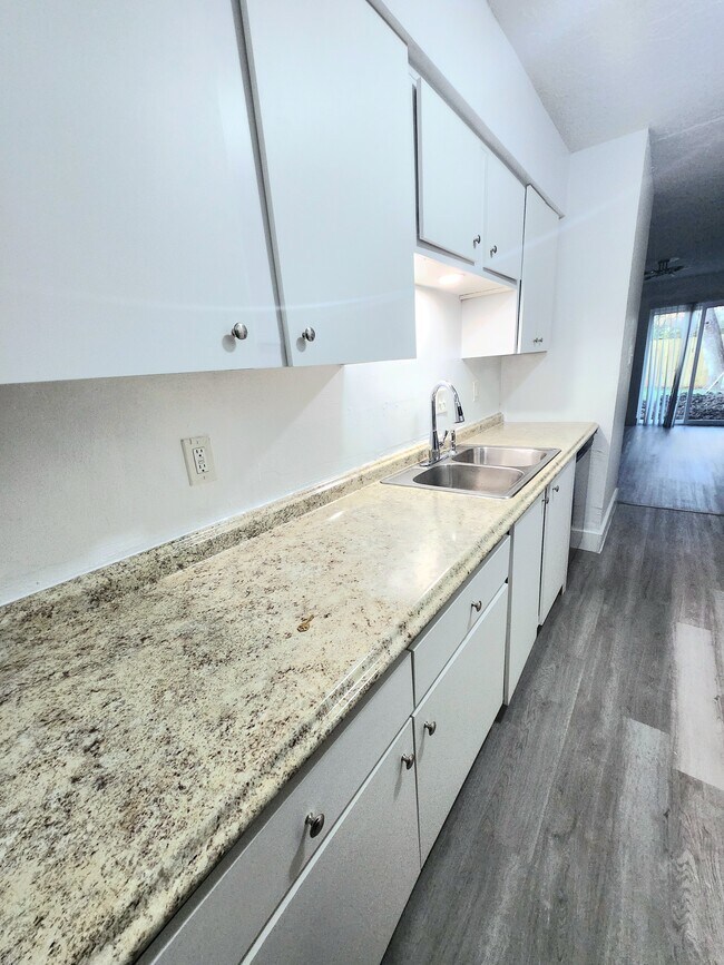 Foto del edificio - 6824 Fuqua St