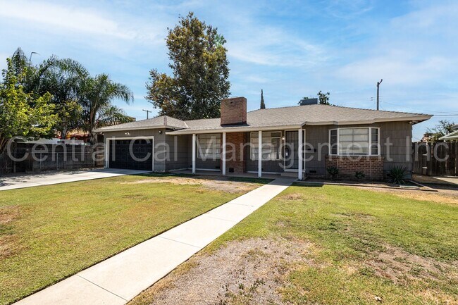 Building Photo - 3 Bedroom/1 Bath Home - $1695 Per Month!