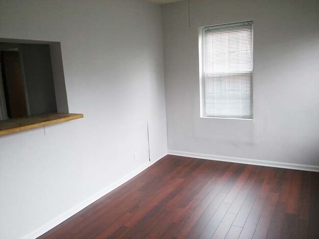 Building Photo - 1544 Independence Ave SE