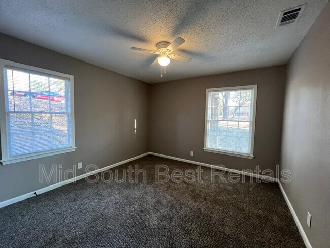 Foto del edificio - 3026 S Glengarry Rd