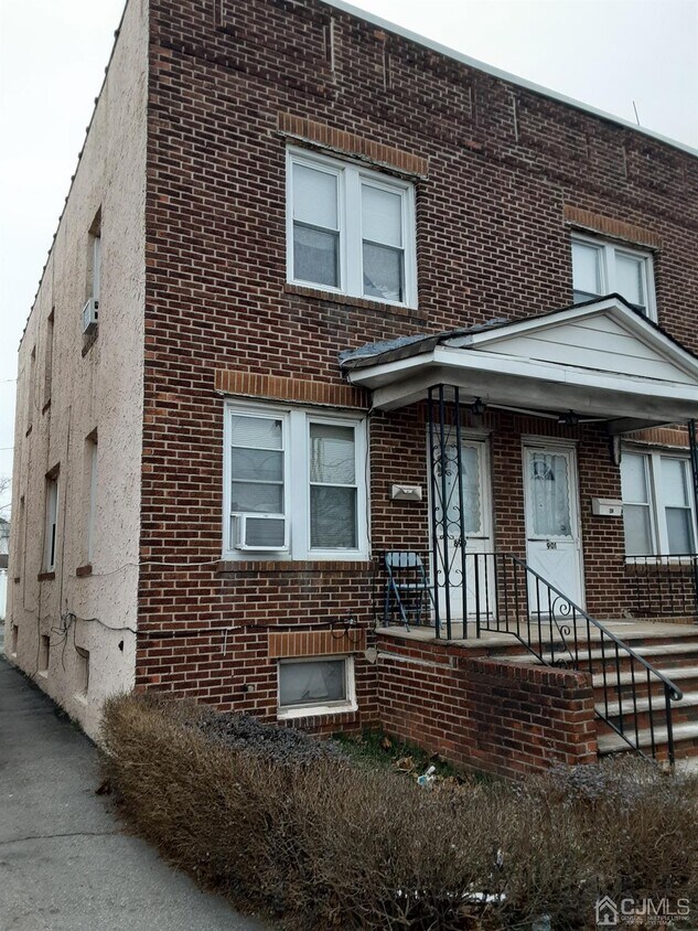 Foto principal - 899 Port Reading Ave