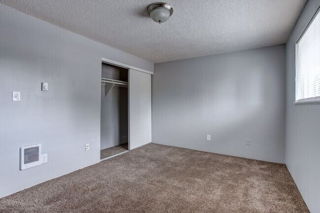 Foto del edificio - Lovely 2 Bedroom!! Hurry In Today!! 1st mo...