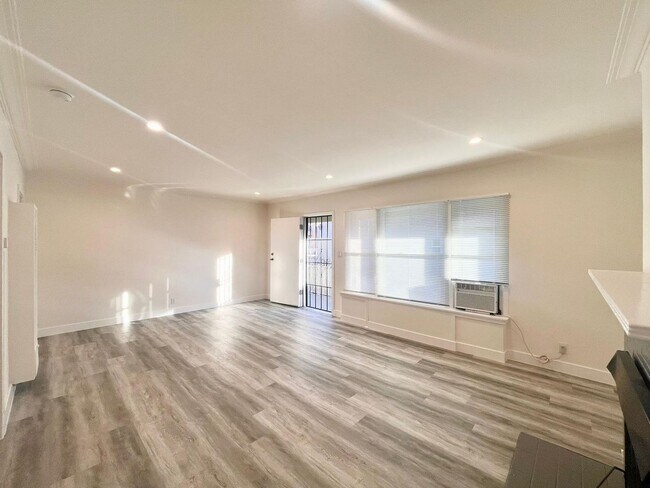 Foto del edificio - 1627 Normandie Ave