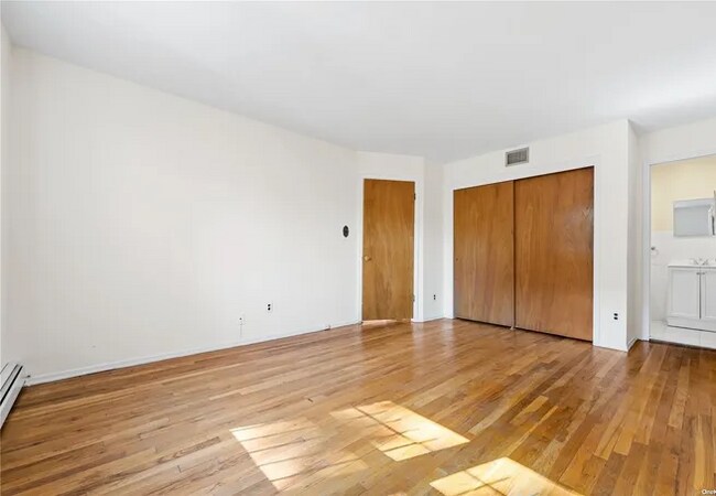 Foto del edificio - 17532 Devonshire Rd