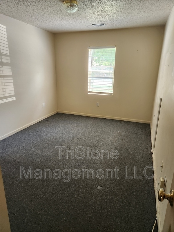 Building Photo - 213 Bishop Ln