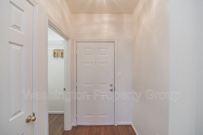 Building Photo - 4131 Fountainside Ln