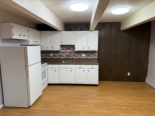 Foto del edificio - 125 Charmony Frontage Rd