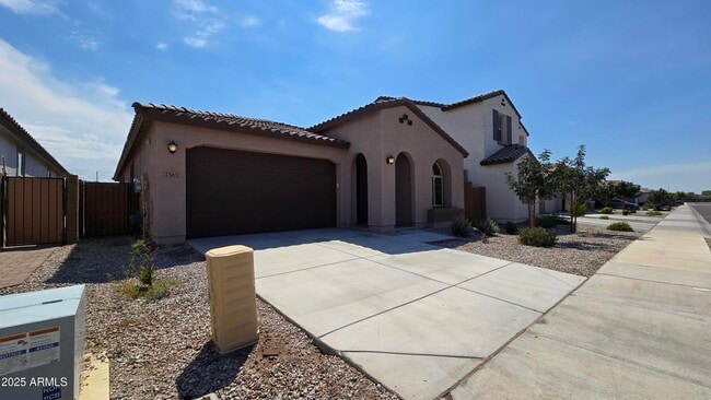 Foto del edificio - 2563 W Hidalgo Ave