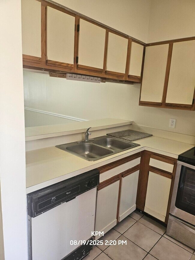 Building Photo - 1305 Rosewood Villa Ln