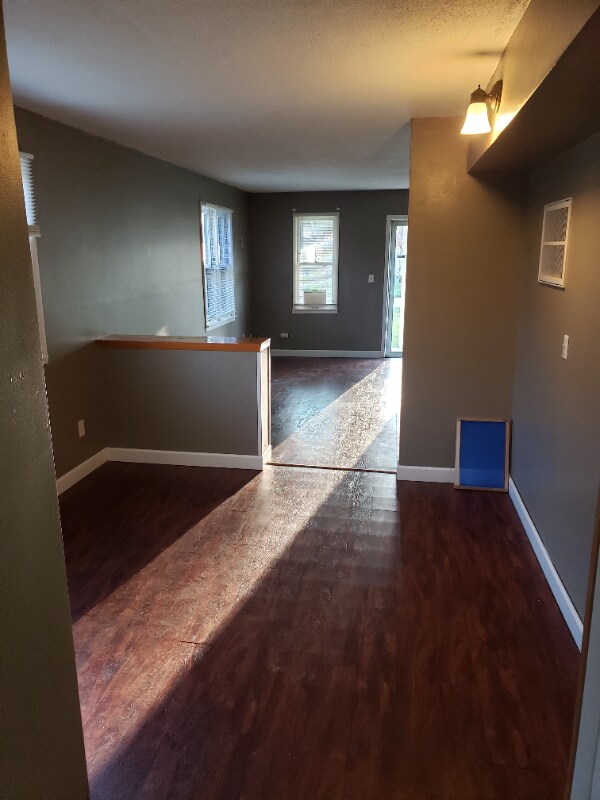 Building Photo - 1323 Carbaugh Ave