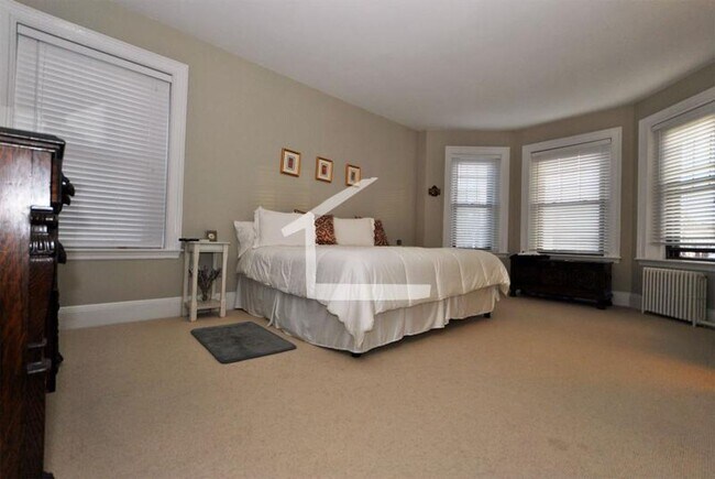 Foto del edificio - Fantastic Packards Corner Apt (No Undergrads, sorry!) w Laundry in Unit!  Exposed Brick, Ht and H...