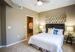 Building Photo - Glo