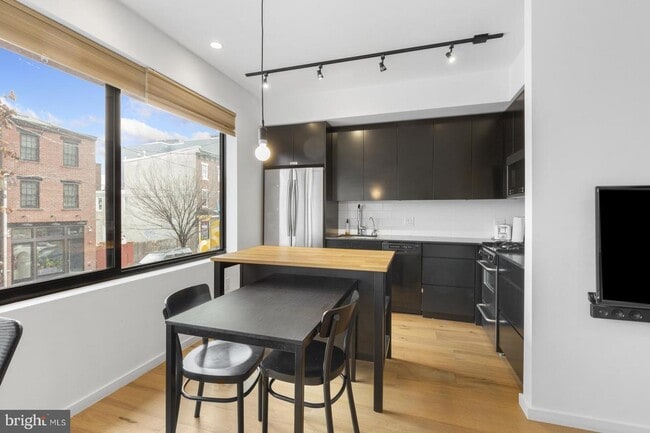 Building Photo - 2228 Frankford Ave