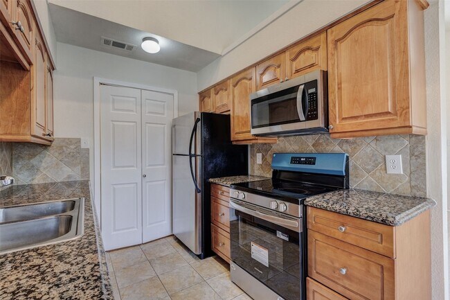 Foto del edificio - 5640 Cedar Creek Dr