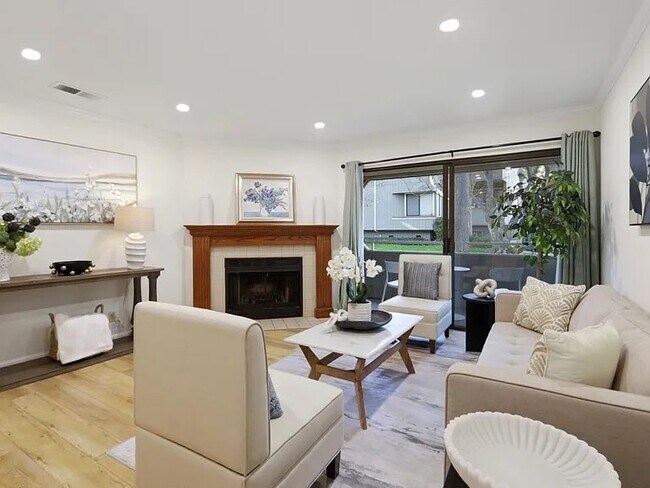 Sala de estar - 1661 Braddock Ct