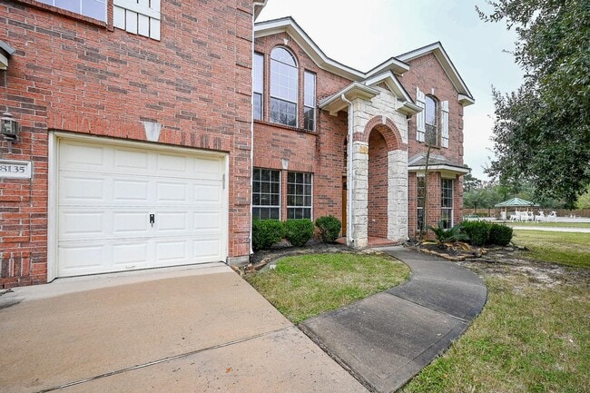 Foto del edificio - 8135 Cove Timbers Ln