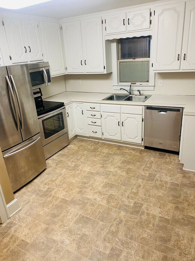 Foto del edificio - PULASKI, 2BR / 1 BA, AVAILABLE JAN. 24TH, ...