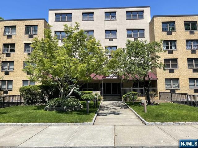 Primary Photo - 300 Lookout Ave