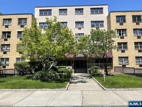 Building Photo - 300 Lookout Ave