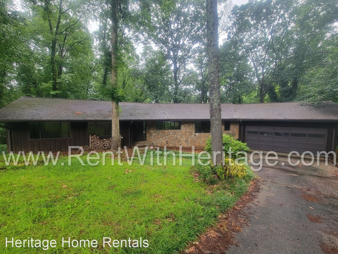 Primary Photo - 5 br, 2.5 bath House - 1050 Flamingo Dr.