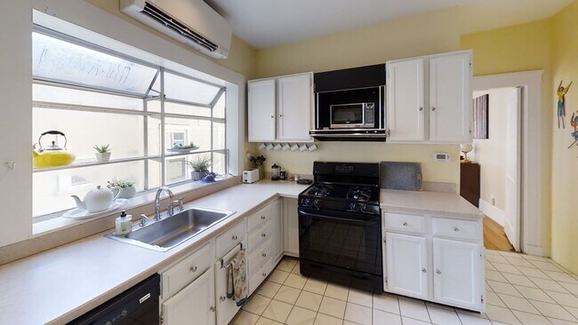 Building Photo - 307 Tappan St