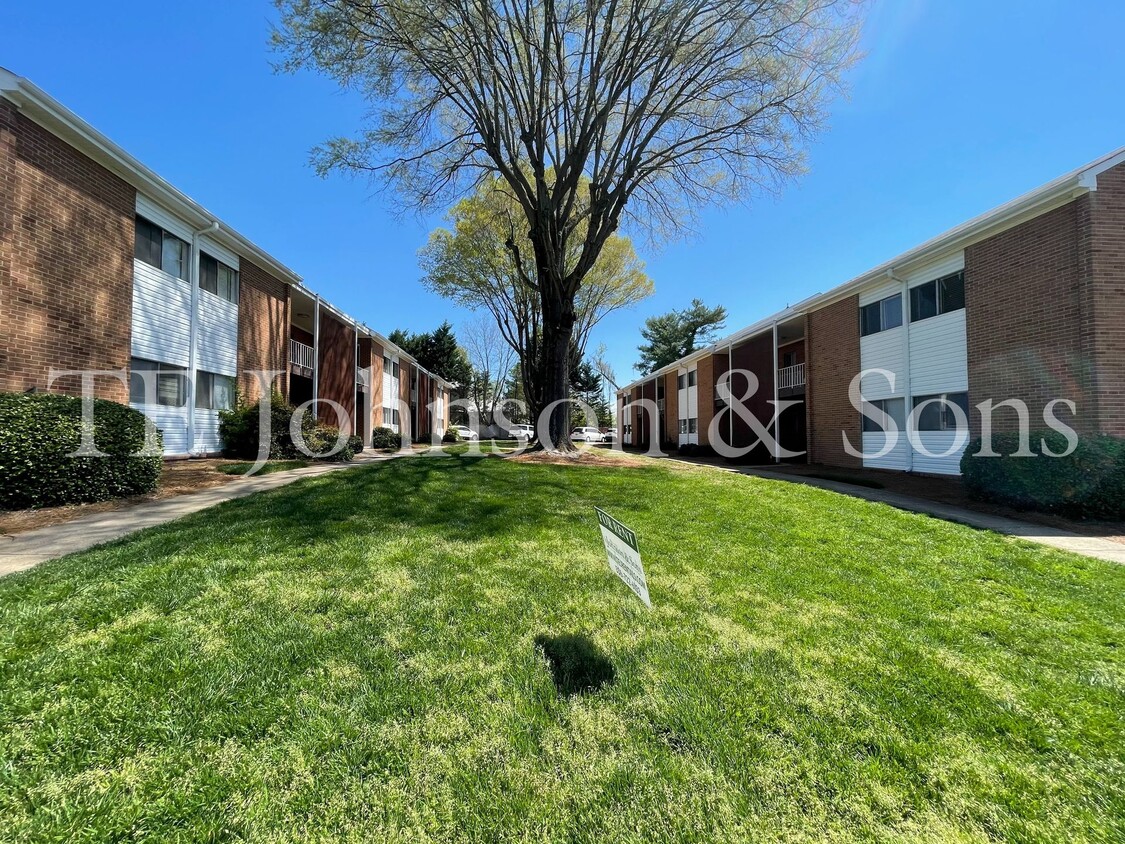 Primary Photo - 2 Bedroom Salem View Apartment!