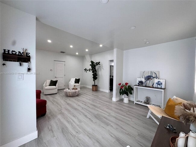 Foto del edificio - 6159 SW 22nd St