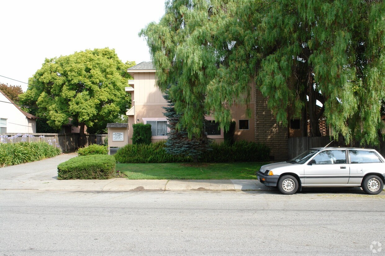 Building Photo - 73 East Thirty-Ninth