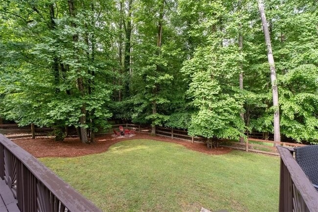 Building Photo - 9470 Hillside Dr