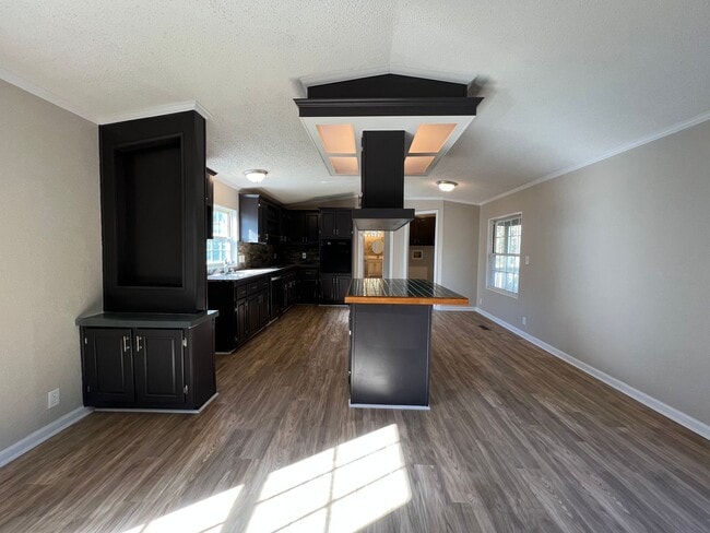 Building Photo - 3 Bedroom, 2 Bath Mobile Home in Dearing