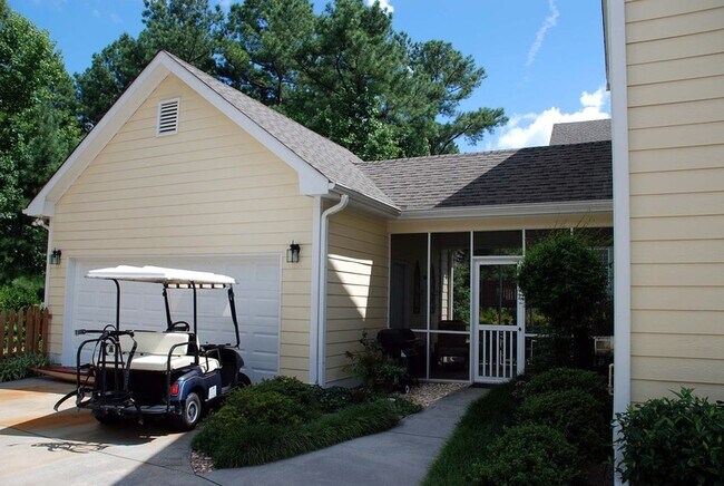 Foto del edificio - 125 Denham Square