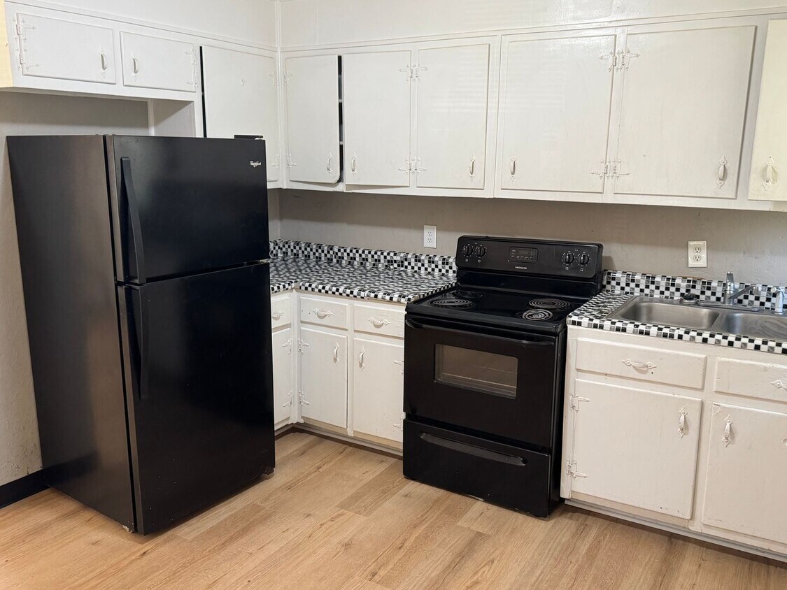Primary Photo - 2 Bed 1 Bath Duplex