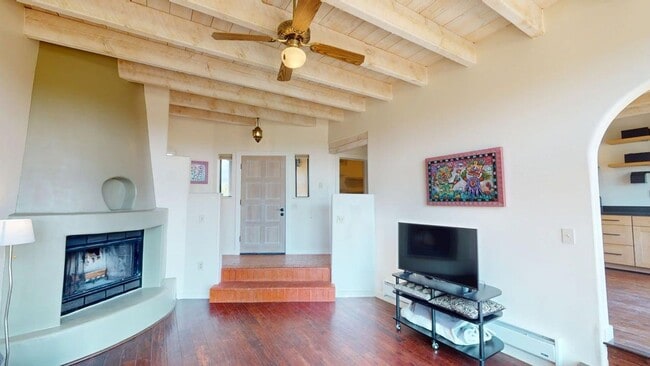 Building Photo - ? Charming 2-Bedroom Eldorado Home with So...