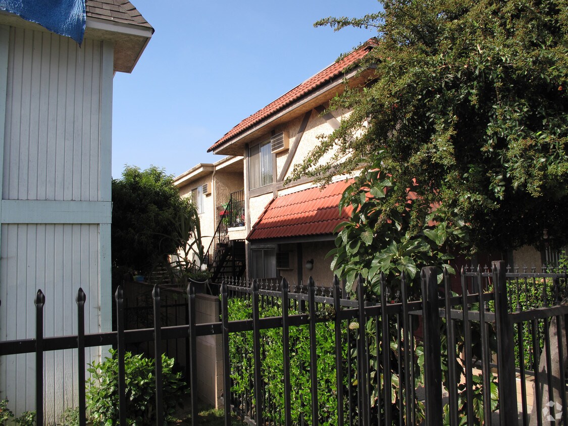 Building Photo - 14830 Parthenia St