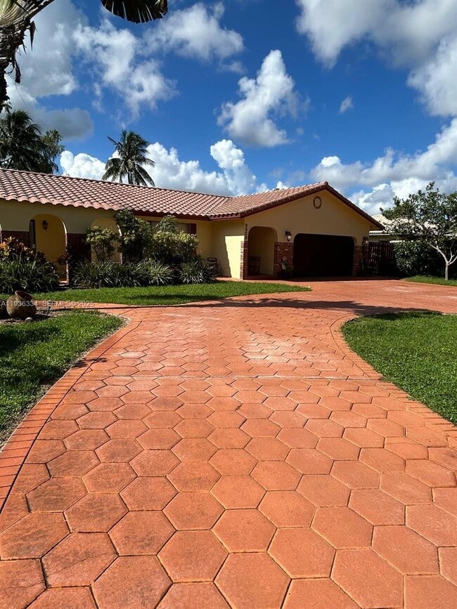 Foto del edificio - 9248 Shadow Wood Blvd