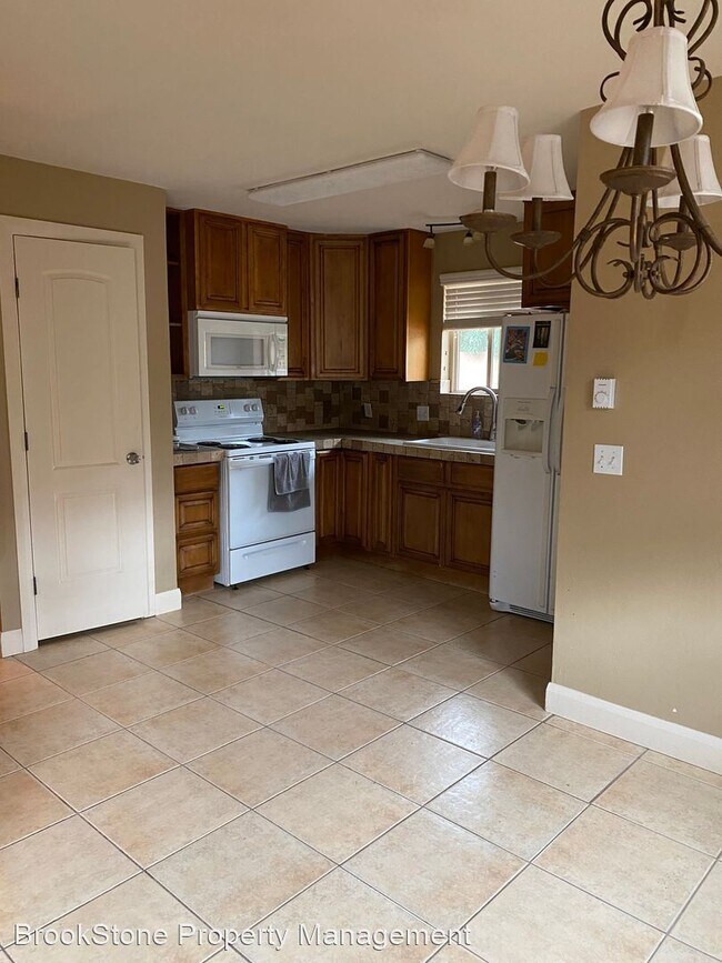 Building Photo - 2 br, 1 bath House - 438 E Urie N Drive