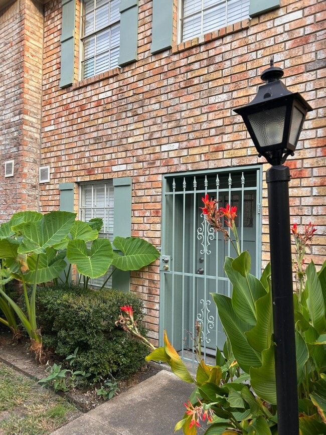 Foto del edificio - 1715 Moritz Dr