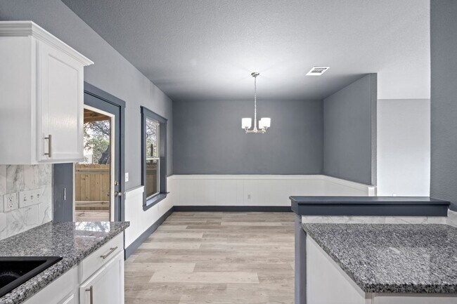 Building Photo - 38 Deer Ridge Rd