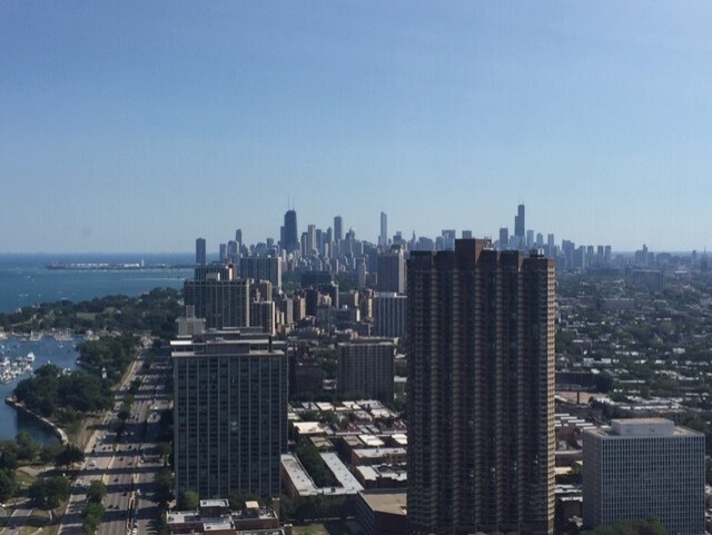 Foto del edificio - 655 W Irving Park Rd